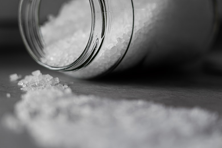 نمک برای سوزش سقف دهان