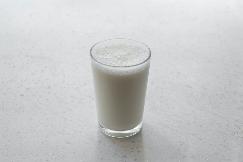 فواید تغذیه ای شیر در دوران قاعدگی 